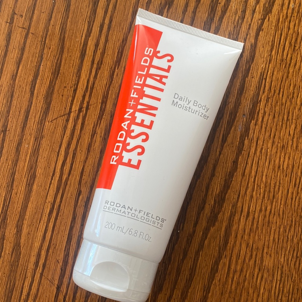 R+F Essentials Daily Body Moisturizer